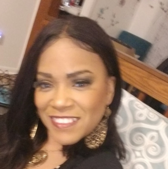 Meet your Posher, Annitta - Picture 2 of 2